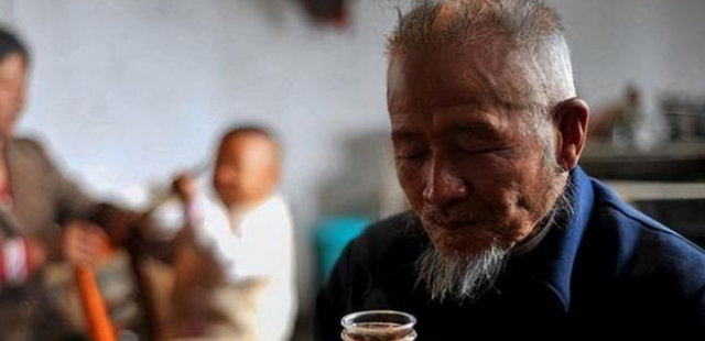 自制葡萄酒毒死人事件(自己酿葡萄酒有没有毒能喝吗)图4