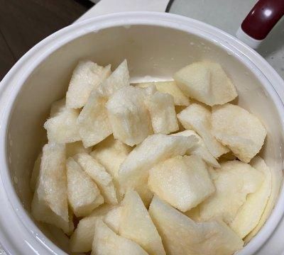 川贝冰糖炖雪梨的做法窍门,川贝炖雪梨正确做法小孩可以吃吗图2