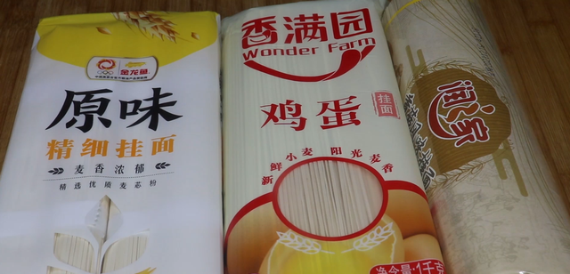 买挂面需要注意什么(波纹面和挂面哪个更健康)图1