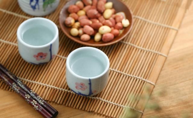 白酒“保质期”是多久?家中放了10年的白酒,还能喝吗?涨知识了图1