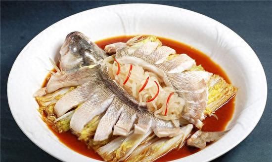 常吃鲤鱼对身体有什么好(食用鲤鱼的好处有哪些)图1