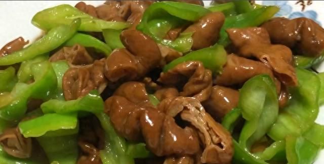 炒肥肠,直接炒就是大错特错,这样做,肥肠又香又嫩还很滑爽图5