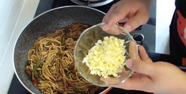 长豆角五花肉拌面的做法图13