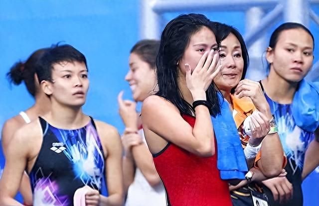 女运动员为何赛后忍痛扯泳衣?揭露她们背后的心酸遭遇图14