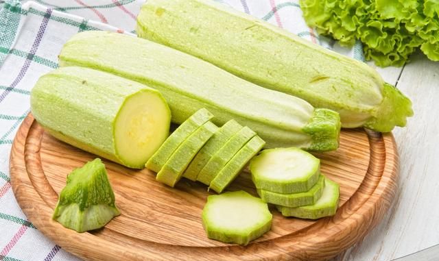 西葫芦这样做营养开胃好吃又下饭图2