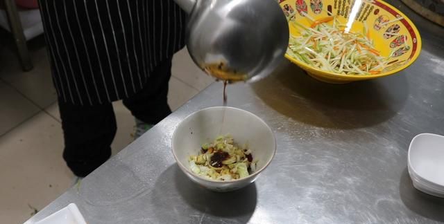 西葫芦这样做营养开胃好吃又下饭图8