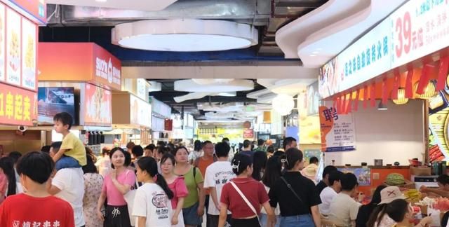 国内值得推荐的4条美食街,中国人气最旺十大美食街图1