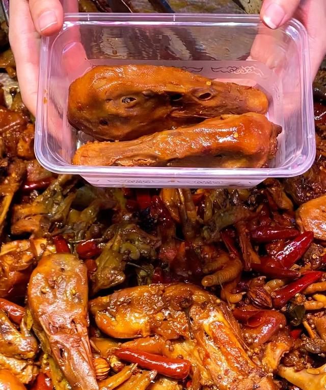 国内值得推荐的4条美食街,中国人气最旺十大美食街图7