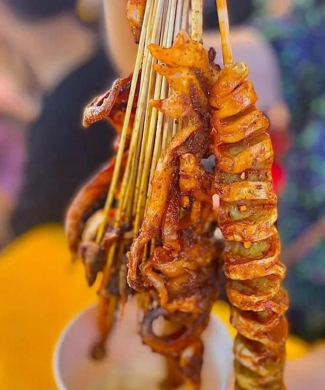 国内值得推荐的4条美食街,中国人气最旺十大美食街图9