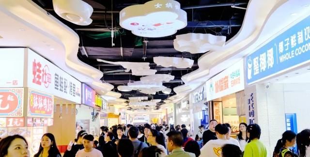 国内值得推荐的4条美食街,中国人气最旺十大美食街图21