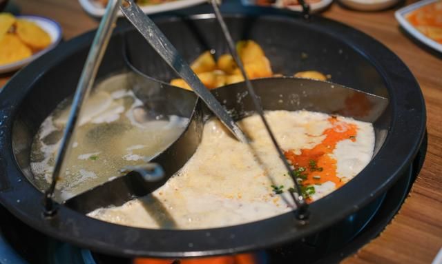 兴隆美食
,在奉节的兴隆镇,竟有这人均30元,无限续的美食,吊锅合渣图3