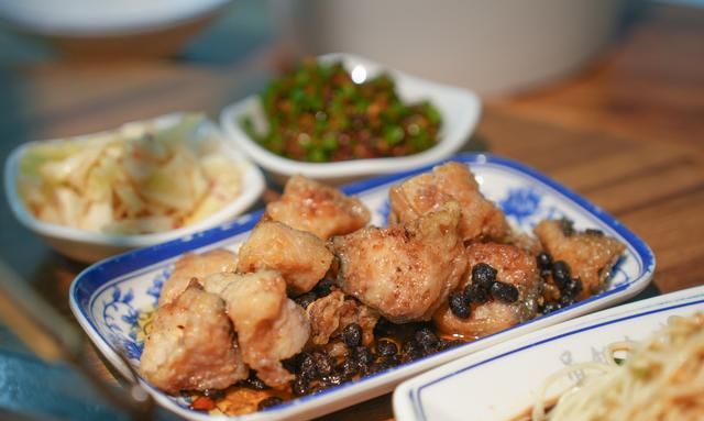 兴隆美食
,在奉节的兴隆镇,竟有这人均30元,无限续的美食,吊锅合渣图6
