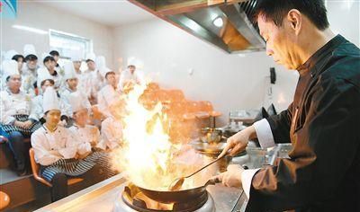 西安饭庄的酸辣金边白菜(陕西名菜白菜)图1