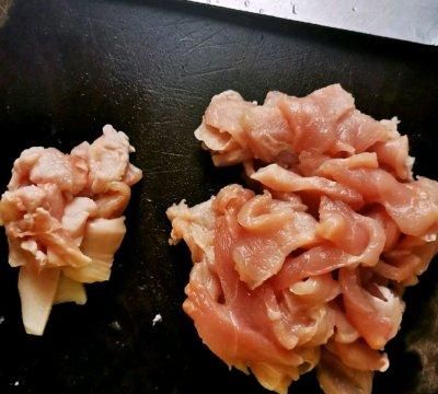 鸡枞菌炒肉丝做法(鸡枞菌炒肉的做法窍门)图2
