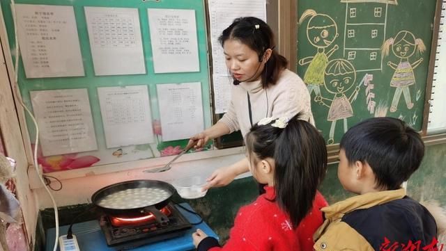 惠光小学享受美食分享快乐校园美食节活动图2