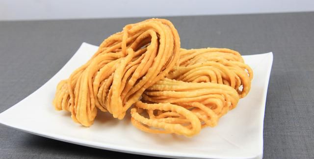 炸馓子的简单做法,又酥又脆的客家炸馓子图1