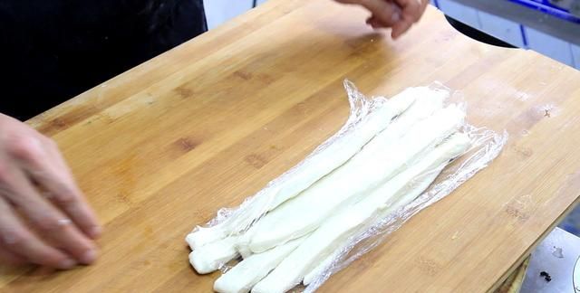 炸馓子的简单做法,又酥又脆的客家炸馓子图5