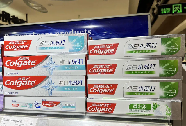 白色衣服被漂白水弄黄了怎么办(桑蚕丝衣服漂白水漂黄了怎么处理)图4
