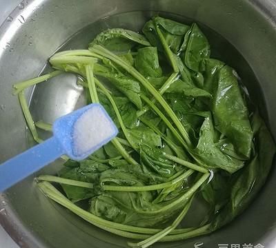 菠菜鸡蛋汤的做法家常图3