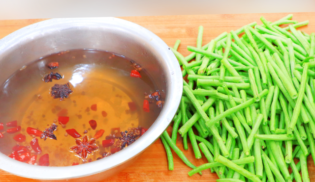 豆角怎么腌制好吃又脆需要煮一下吗图2