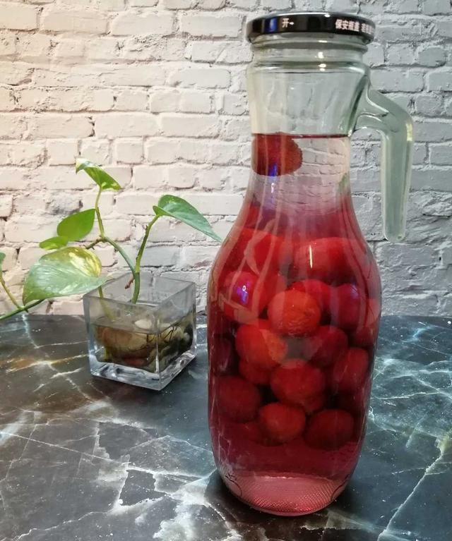 冰镇杨梅酒过瘾(冰镇杨梅葡萄酒)图1