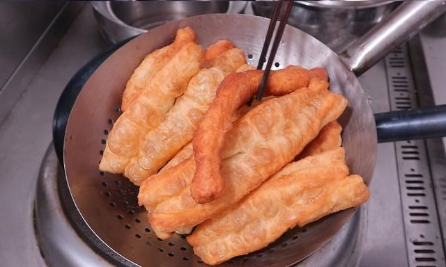 油条为什么蓬松不起来(油条面太筋道拉不开往回缩怎么办)图15