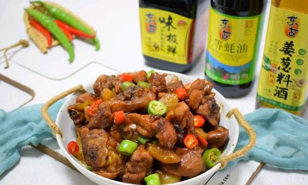 如何做红烧鸡肉土豆(鸡肉和土豆红烧怎么做才好吃)图1