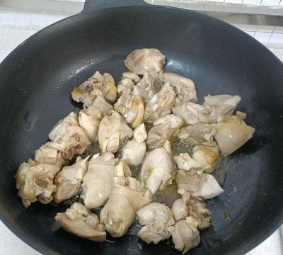 如何做红烧鸡肉土豆(鸡肉和土豆红烧怎么做才好吃)图6