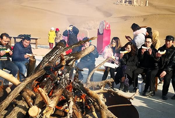 “早穿皮袄,午穿纱,围着火炉吃西瓜”品瓜活动在新疆鄯善演绎图7