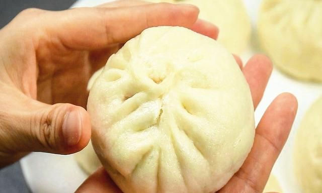 发面时、只放酵母和糖还不行!多加2味,包子又香又软又白还好吃图2