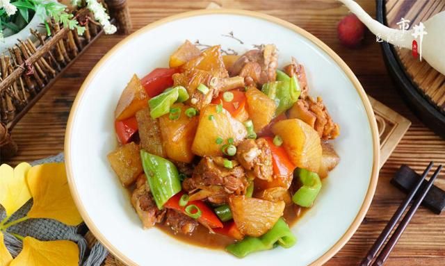 萝卜炒鸡肉最好吃的做法,鸡肉萝卜图1