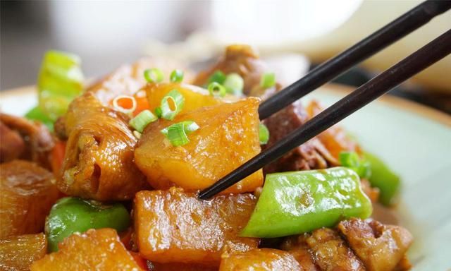 萝卜炒鸡肉最好吃的做法,鸡肉萝卜图2