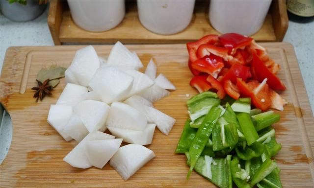 萝卜炒鸡肉最好吃的做法,鸡肉萝卜图6