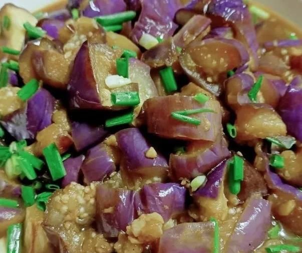 三菜一汤菜谱铁板茄子(清蒸肉裙带菜豆腐汤的最正宗做法)图4