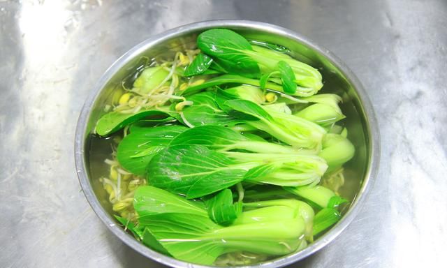 水煮牛肉家常做法肉滑嫩爽,麻辣鲜香水煮牛肉做法图5