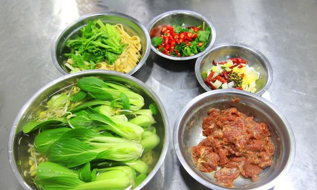 水煮牛肉家常做法肉滑嫩爽,麻辣鲜香水煮牛肉做法图6