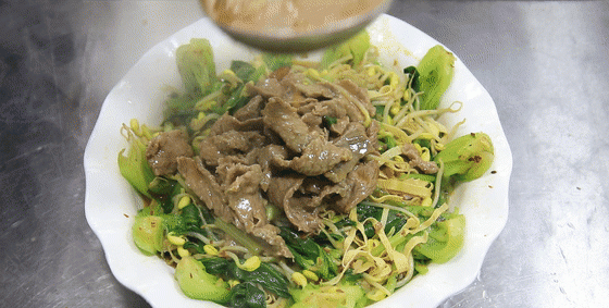 水煮牛肉家常做法肉滑嫩爽,麻辣鲜香水煮牛肉做法图9