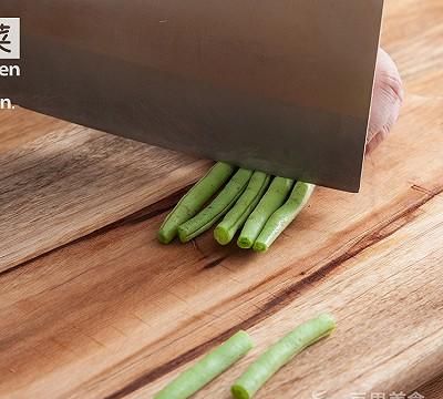 干煸四季豆的做法(干煸四季豆什么梗)图2