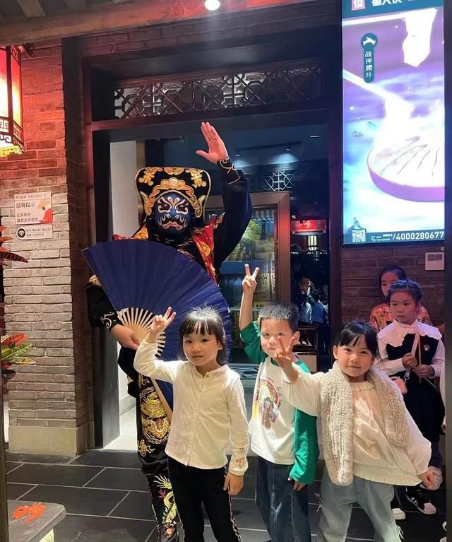 新津美食
,观大运赛事,品新津美食图15