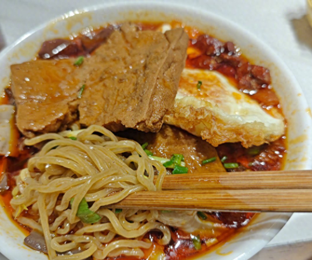 贵州必吃特色美食攻略,吃一次就忘不掉的贵州特色美食图1