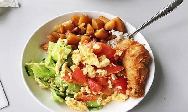 隔夜肉有哪些菜不能吃(鸡蛋木耳胡萝卜做饺子馅能隔夜吃)图2