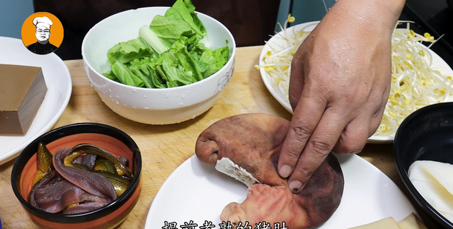川菜毛血旺正宗做法大厨详细讲解图4