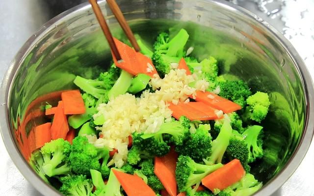 建议老年人五种碱性蔬菜要常吃(老年人常吃的碱性食物)图4