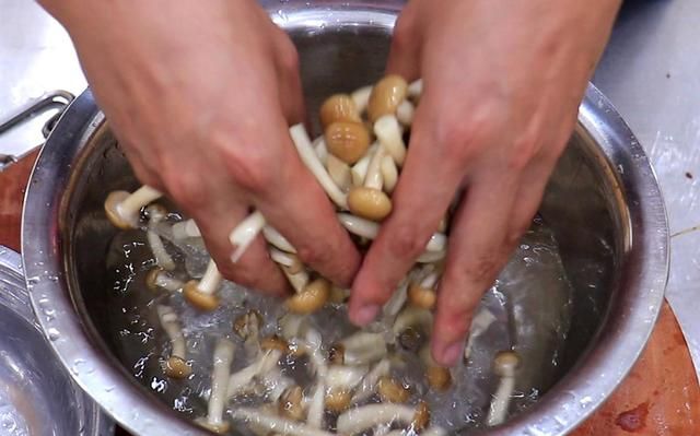 建议老年人五种碱性蔬菜要常吃(老年人常吃的碱性食物)图6