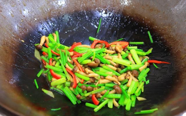 建议老年人五种碱性蔬菜要常吃(老年人常吃的碱性食物)图9