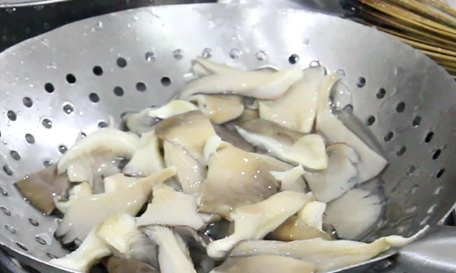 建议老年人五种碱性蔬菜要常吃(老年人常吃的碱性食物)图12