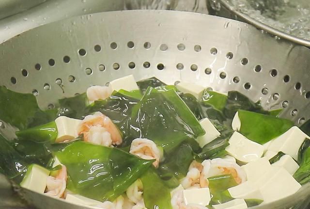 建议老年人五种碱性蔬菜要常吃(老年人常吃的碱性食物)图15