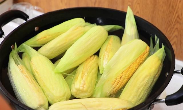 储存玉米是先煮还是先冻(冷冻生玉米用冷水煮还是开水煮好)图5