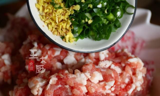 柳叶蒸饺的包法教程慢动作(柳叶蒸饺的包法教程)图8