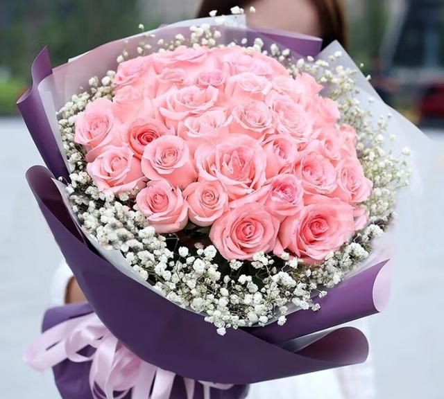 送花送33朵白玫瑰代表什么,33朵玫瑰花的含义及送花方法图2